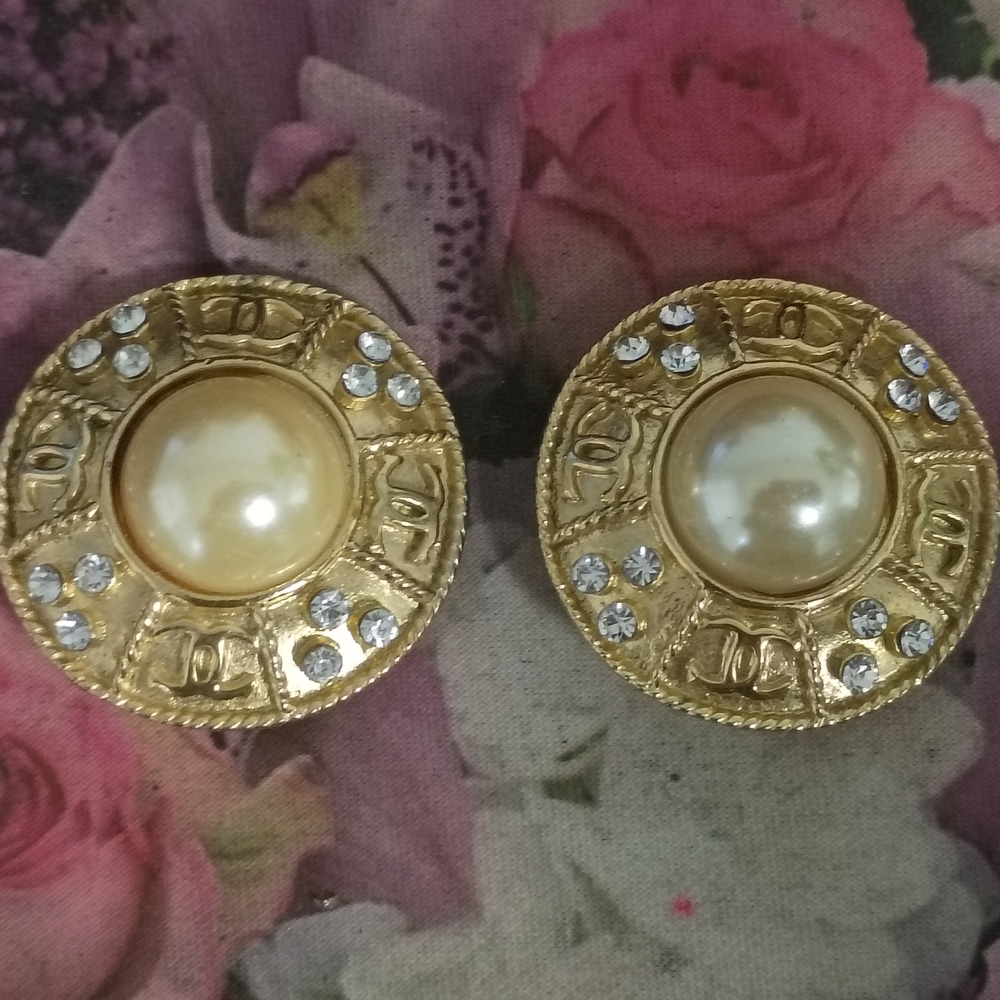 ❤️VINTAGE CHANEL CC Logo Faux Pearl / Rhinestone Clip Earrings +Chanel Pouch